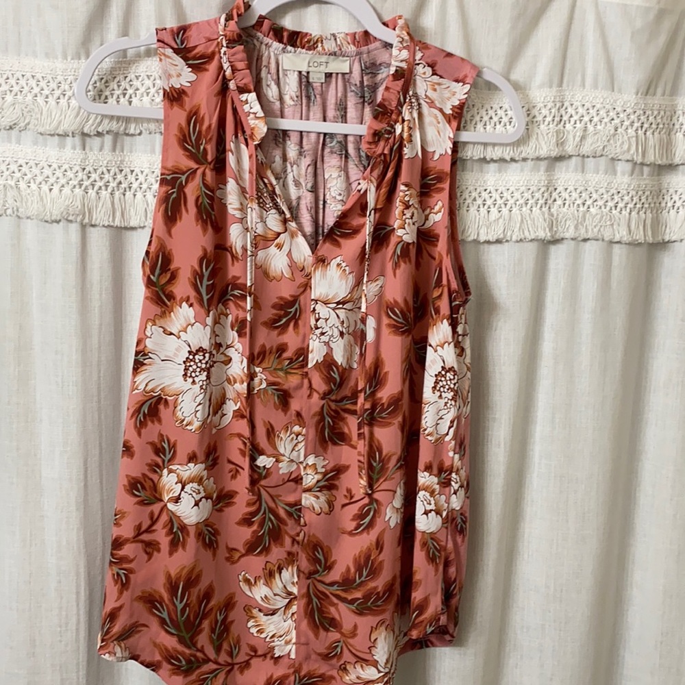 NWOT loft floral tank (🔴3/$10)